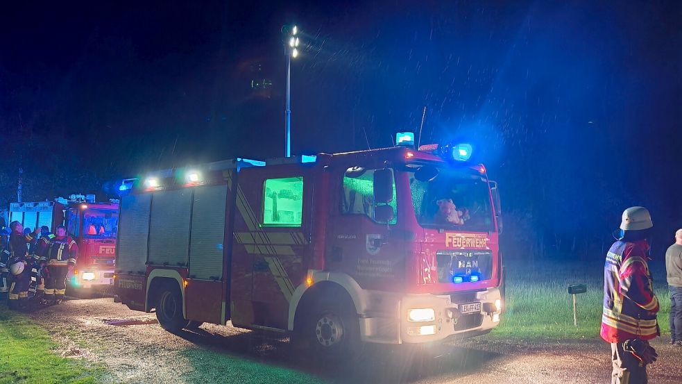 Die Feuerwehr war im Schützenweg in Flachsmeer im Einsatz. Foto: Markus Bruns/Feuerwehr