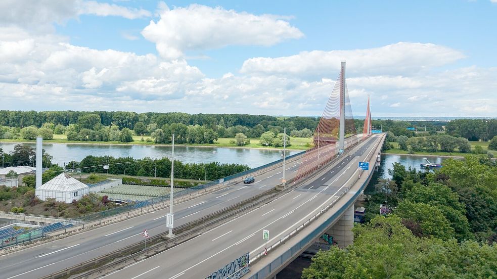 Die Bonner Rheinbrücke wurde Anfang Juni komplett für den Verkehr gesperrt. (Archivbild) Foto: Benjamin Westhoff