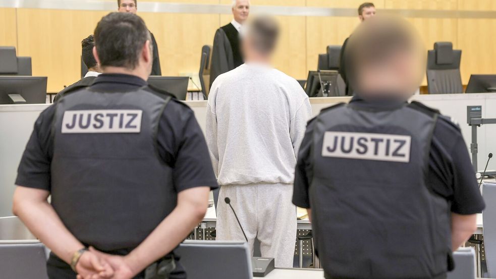 Rechtsradikaler soll im Darknet zu Mordanschlägen auf Politiker aufgerufen haben. (Archivbild) Foto: Oliver Berg