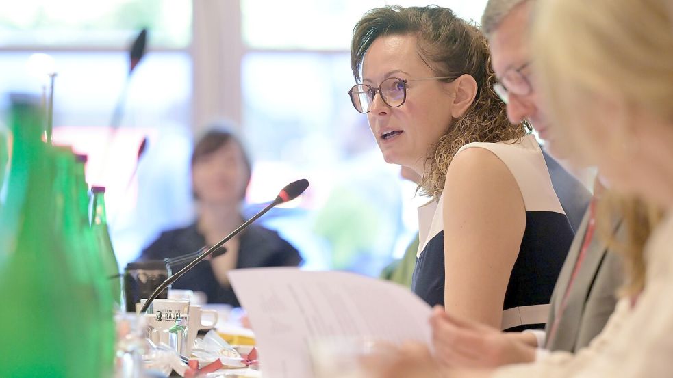 Brandenburgs Verbraucherschutzministerin Hanka Mittelstädt und ihre Länderkollegen befassten sich bei ihrer Konferenz in Potsdam mit Fake-Shops. Foto: Michael Bahlo