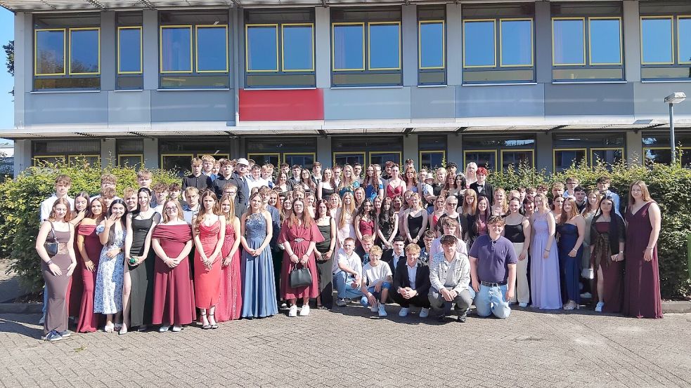 Zum Ende der Schulzeit stellten sich die Schüler der Erich-Kästner-Schule zu einem Erinnerungsfoto auf. Foto: Clarissa Scherzer