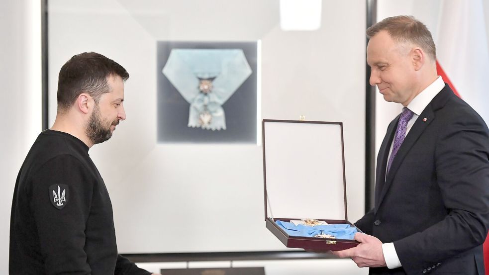 Der damalige Präsident Andrzej Duda hatten Selenskyj den Orden vor drei Jahren überreicht. (Archivbild) Foto: Radek Pietruszka