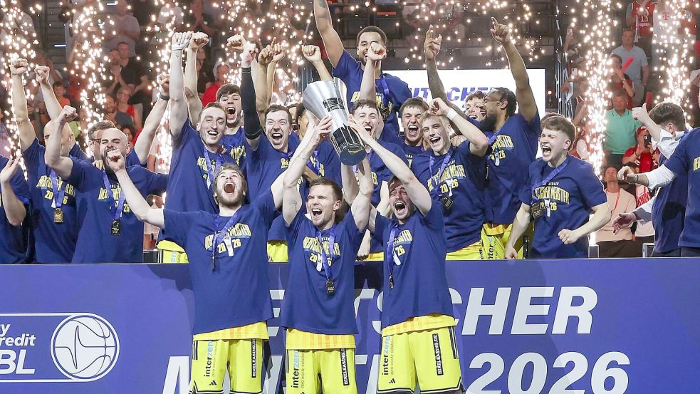 Alba Berlin feiert den großen Meister-Coup in München. Foto: Matthias Stickel