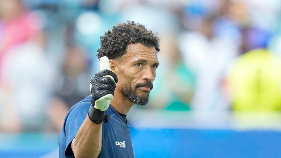Spielte unter den Augen seiner Mutter: Kap Verdes Torwart-Held Vozinha. Foto: Lynne Sladky