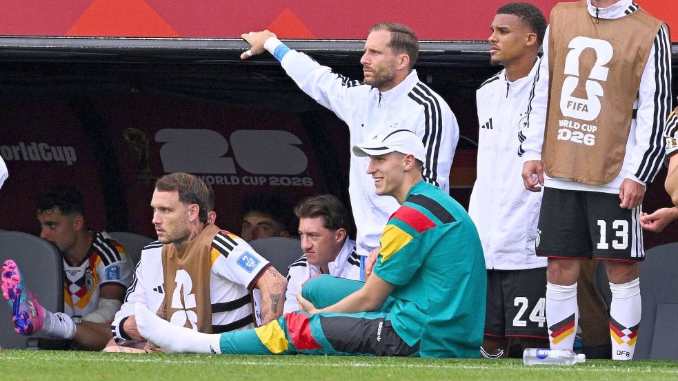 Die Diagnose der Verletzung von Nico Schlotterbeck lässt weiter auf sich warten. Foto: Tom Weller/dpa