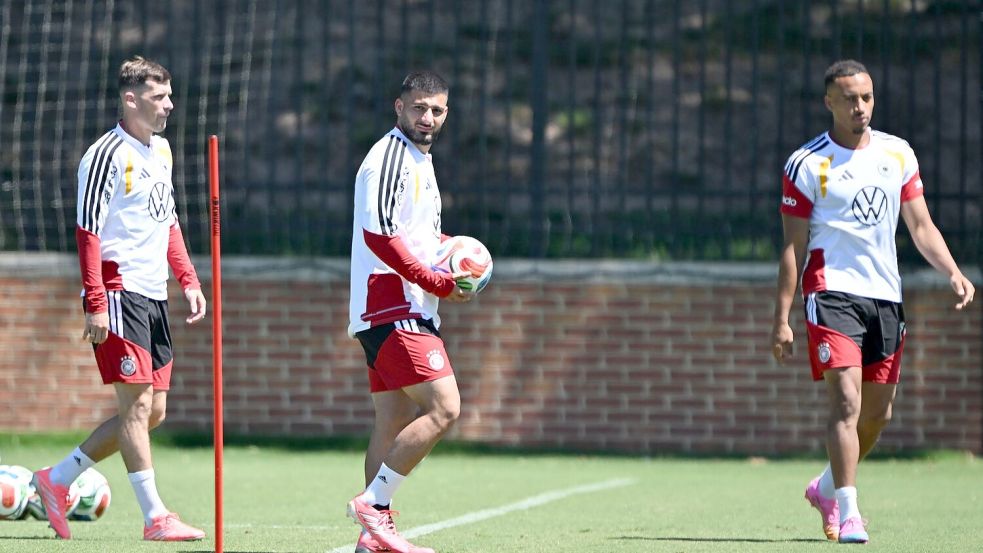 Wer nicht in der Startelf steht, muss wie Deniz Undav (mit Ball) am Tag nach dem Spiel zum Reservisten-Training. Foto: Federico Gambarini/dpa