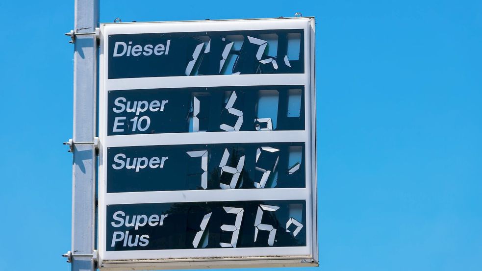 Die Preise für Benzin und vor allem Diesel sind zuletzt nach unten gepurzelt. (Archivbild) Foto: Philipp von Ditfurth/dpa