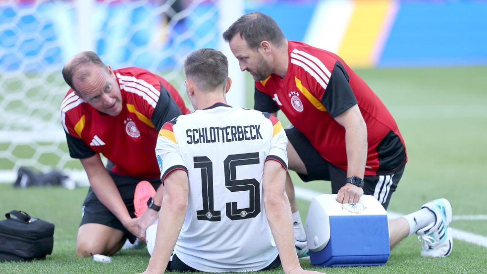 Nico Schlotterbeck hat sich im WM-Spiel gegen die Elfenbeinküste am Knöchel verletzt. Foto: Jan Woitas/dpa