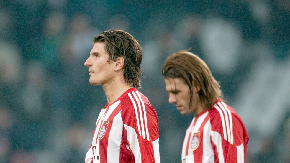 Die ehemaligen Bayern-Spieler Mario Gomez (l) und Martín Demichelis werden sich wohl bald im RB-Kosmos wiedersehen. (Archivbild) Foto: Bernd Thissen