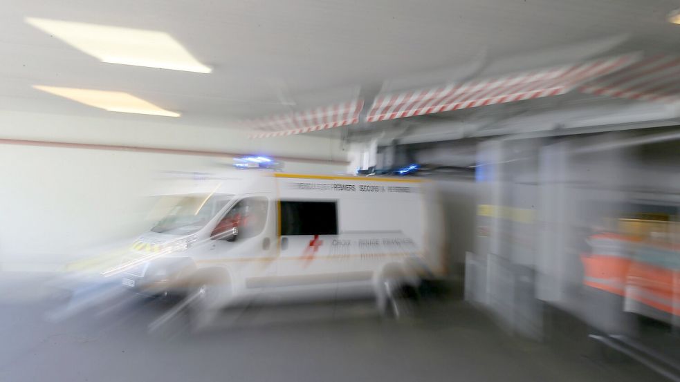 Rettungskräfte konnten vor Ort nur den Tod der beiden Kleinkinder feststellen. (Symbolbild) Foto: David Vincent/AP/dpa