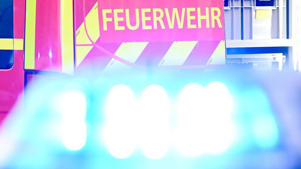 Der Einsatz der Feuerwehr an der Schleuse läuft noch. (Symbolfoto) Foto: Bernd Weißbrod