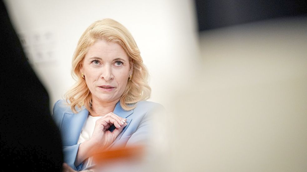 Bahn-Chefin Evelyn Palla erklärte, dass die Lage mit einem Notfallsystem stabilisiert worden sei. (Archivbild) Foto: Kay Nietfeld/dpa