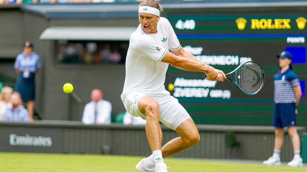 Alexander Zverev schied im vergangenen Jahr beim Rasenklassiker bereits in der ersten Runde aus. (Archivbild) Foto: Frank Molter