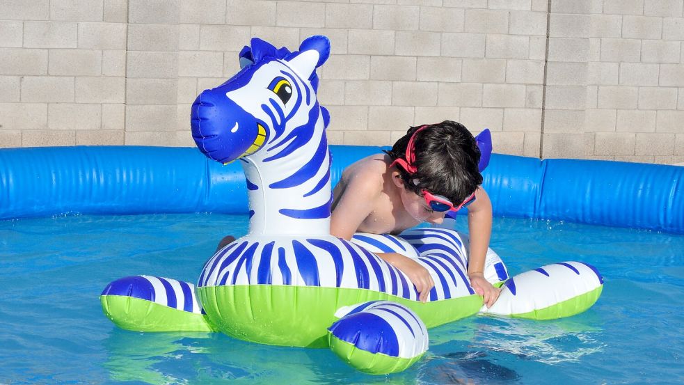 Insbesondere für Kinder ist ein Pool im eigenen Garten eine tolle Sache.