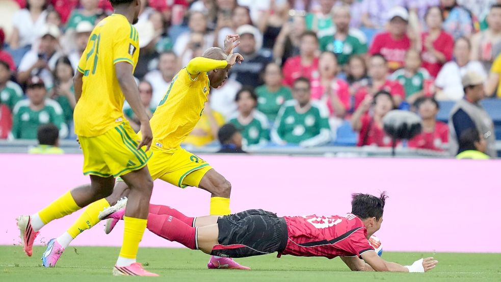 Im Duell zwischen Südafrika und Südkorea gab es nur selten rasante Szenen. Foto: Moises Castillo