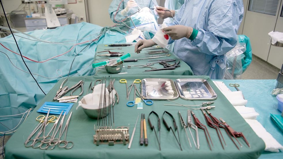 Die Operationssäle in den Krankenhäusern sind gekühlt – die Patientenzimmer auf den Stationen eher nicht. Foto: Marijan Murat/dpa
