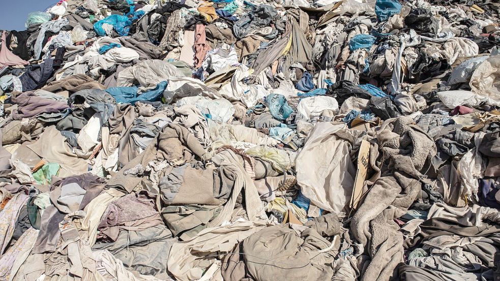 Nach Angaben der EU-Behörde fallen Millionen Tonnen Textilabfälle an, von denen aber nur ein Teil recycelt wird. (Archivfoto) Foto: Antonio Cossio/dpa