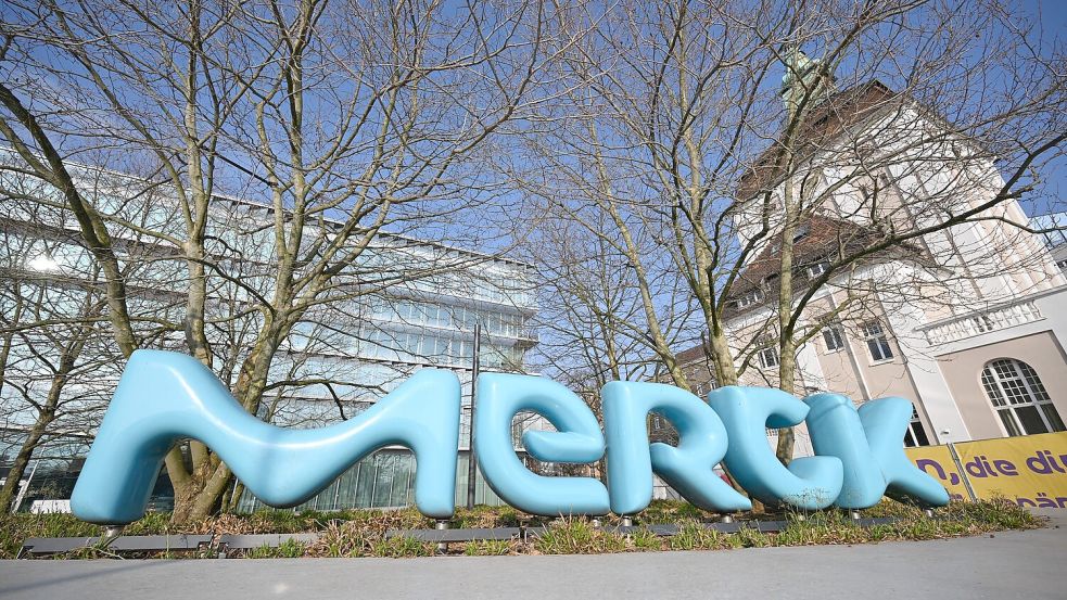 Der Pharma- und Technologiekonzern Merck kauft in den USA zu. (Archivbild) Foto: Arne Dedert