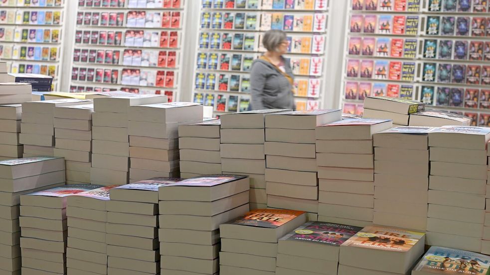 Bücher, so weit das Auge reicht: dtv-Messestand bei der Frankfurter Buchmesse 2025. (Archivbild) Foto: Arne Dedert