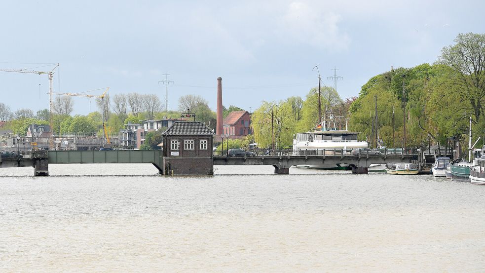 Die Rathausbrücke kann derzeit nicht hochgeklappt werden. Foto: Archiv