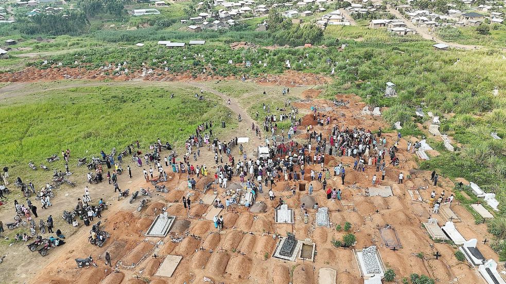 Im Kongo sind schon mehr als 290 Menschen an Ebola gestorben. (Archivbild) Foto: -/XinHua/dpa