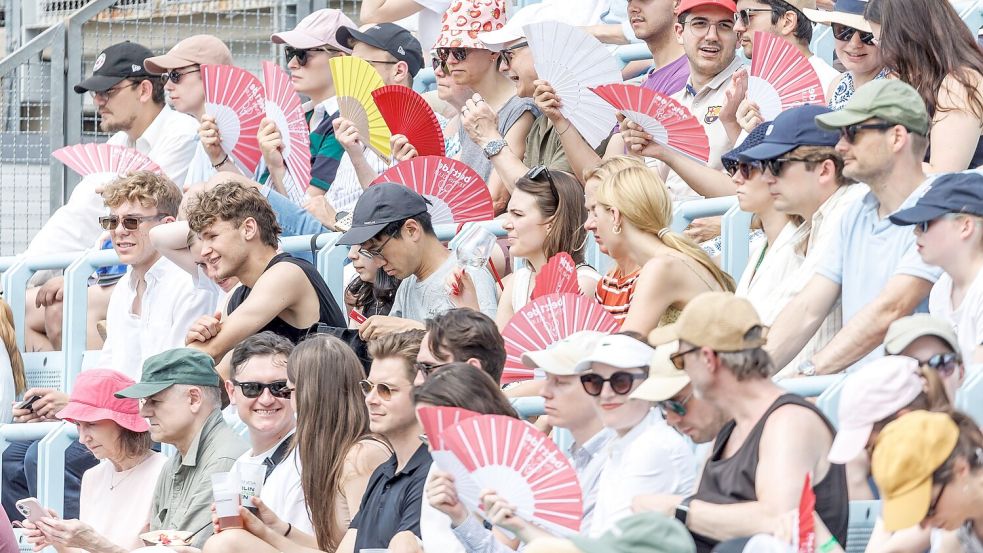 Fächer waren beim Tennis-Turnier im Juni in Berlin auf den Zuschauerrängen gefragt. Foto: Andreas Gora