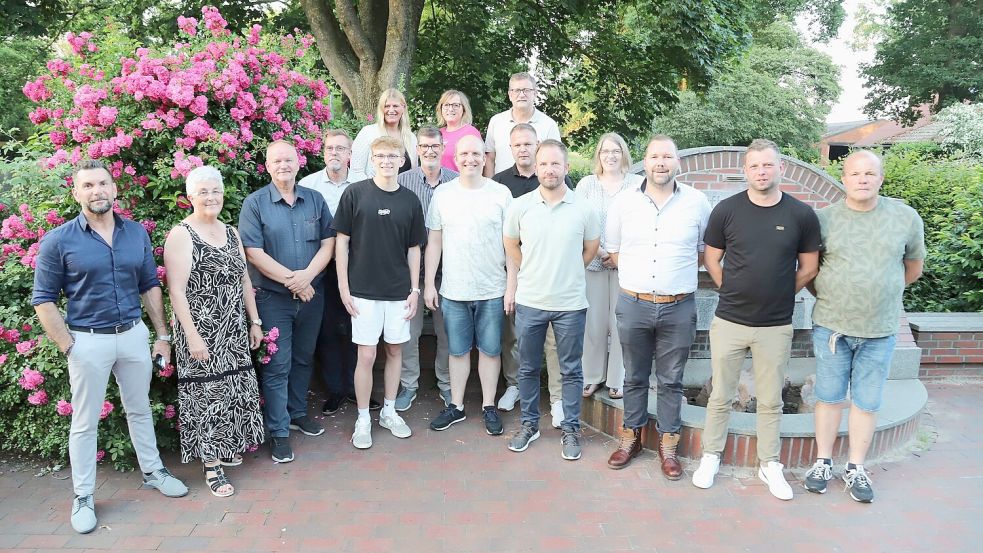 Der CDU-Gemeindeverband Barßel hat seine Kandidaten für den Gemeinderat aufgestellt (von links): Gerrit Pruss, Elisabeth Abeln, Christoph Raming, Jan Block, Jannik Ley, Yvonne Lübke, Christian Bley, Margit Schulte, Andi Kuhn, Jörg Kleemann, Ralph Schröder, Meinhard Harms, Sarah Ahrnsen, Henning Hibben, Stefan Grotjann, Jens Schumann. Es fehlen: Jan Baumann, Hendrik Funke, Jan Groothoff, Claas Wallschlag, Sebastian Kreke. Foto: Hans Passmann.