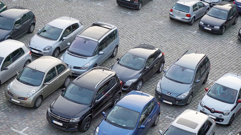 Auf dem Parkplatz empfing die Polizei den Angeklagten bereits, als er zurückkehrte. Symbolfoto: Pixabay