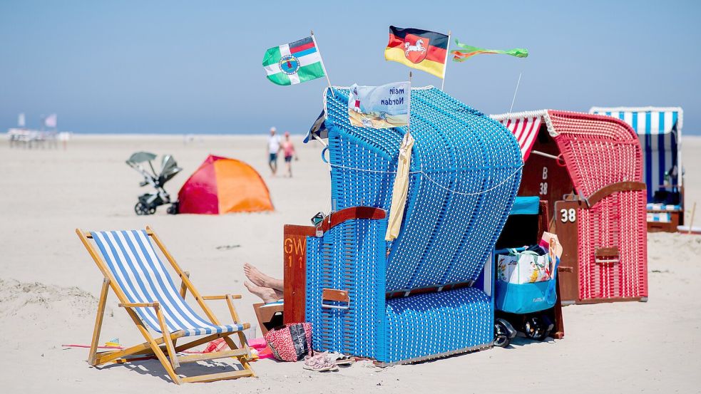 Ob auf den Inseln, wie hier auf Borkum, oder auf dem Festland: Der Tourismus ist ein wichtiger Wirtschaftsfaktor für Ostfriesland. Foto: Hauke-Christian Dittrich/dpa