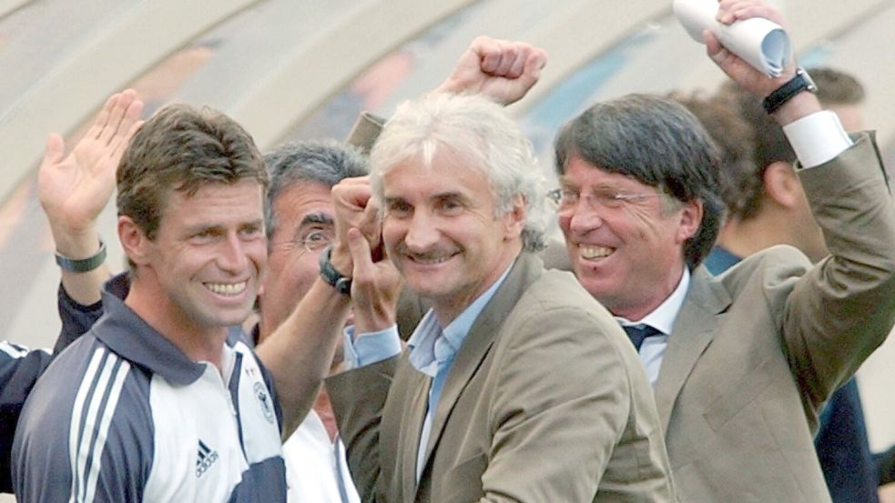 2002 feierte Rudi Völler als DFB-Teamchef einen Sieg gegen Paraguay. (Archivbild) Foto: picture alliance / dpa
