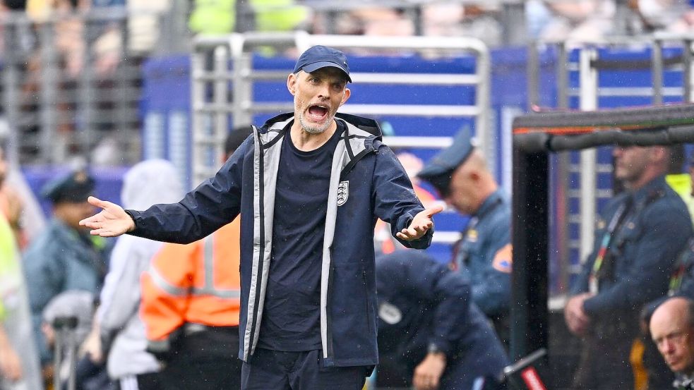 Unzufrieden: Thomas Tuchel während der ersten Halbzeit. Foto: Tom Weller/dpa
