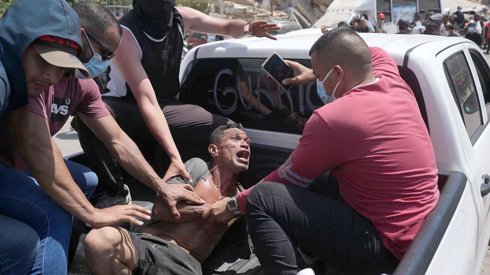 Drei Tage nach den Erdbeben wurde dieser Mann aus den Trümmern gerettet. Foto: Fernando Vergara