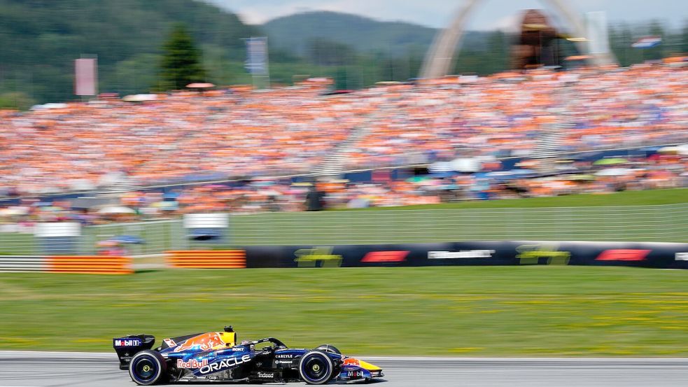 Max Verstappen war vor vielen niederländischen Fans zufrieden mit Platz zwei. Foto: Darko Bandic