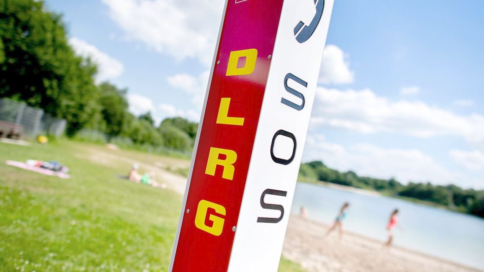 Gerade Männer neigen dazu, sich beim Baden zu überschätzen, sagt die DLRG. (Symbolbild) Foto: Hauke-Christian Dittrich