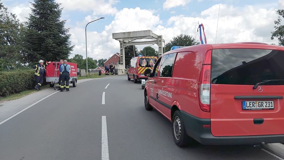 Die Feuerwehr war an der Rabenbrücke im Einsatz. Foto: Clarissa Scherzer