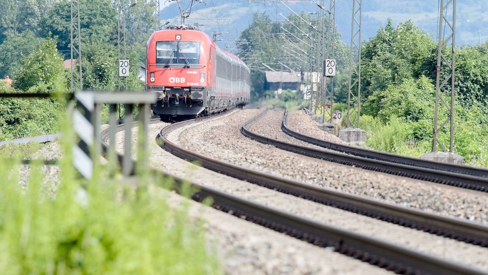 Wegen Sanierungsarbeiten wird der Bahnverkehr über den Brenner vom 17. Juli bis 1. August eingestellt. (Archivbild) Foto: Matthias Balk/dpa