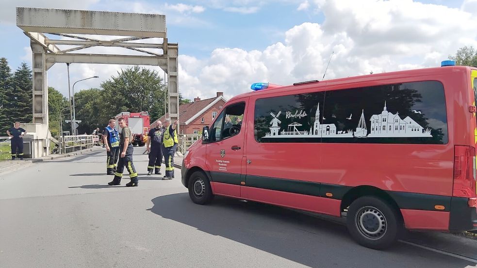 Die Feuerwehr war an der Rabenbrücke im Einsatz. Foto: Clarissa Scherzer