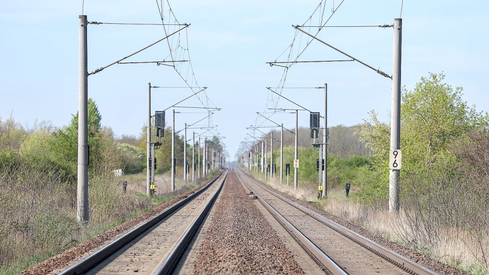 Die Bahn warnt angesichts neuer Wettbewerber im Fernverkehr vor weniger Angebot in der Fläche. (Archivbild) Foto: Jan Woitas