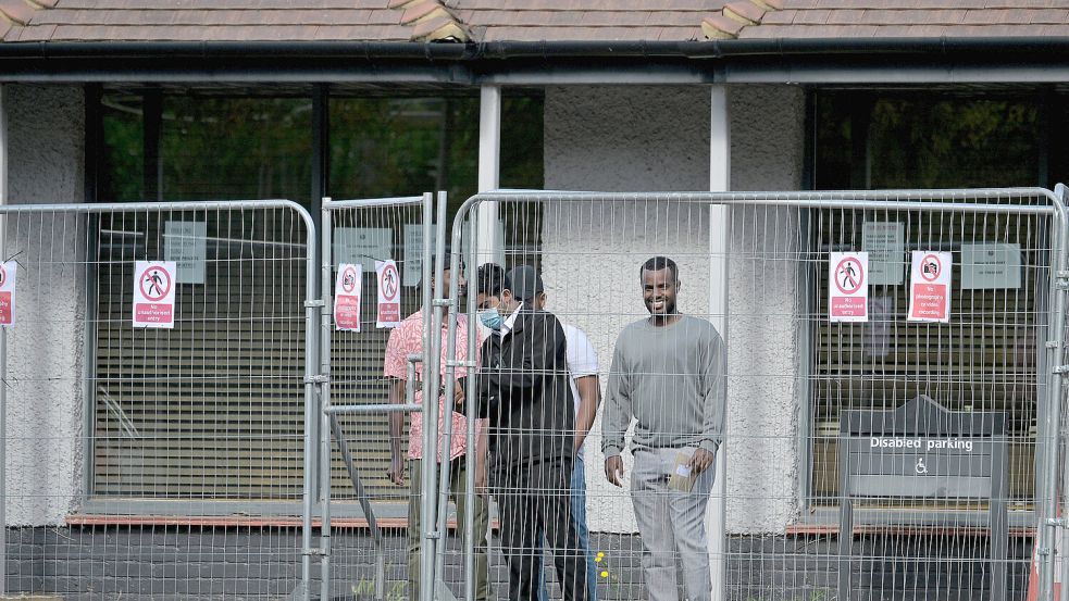 Asylbewerber in Großbritannien sollen laut Plänen der Labour-Partei 10.000 Pfund zahlen, um dauerhaft im Land bleiben zu dürfen. Foto: IMAGO/Martin Dalton