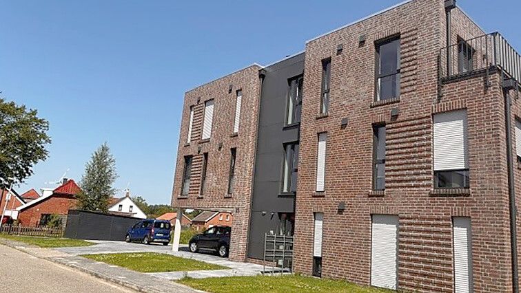 Trotz „Bau-Turbo“: Großzügigen Mehrfamilienhäusern in von Einfamilienhäusern geprägten Wohngebieten wie in der Hilgenholtstraße will die Stadtverwaltung in Weener einen Riegel vorschieben. Foto: Tatjana Gettkowski