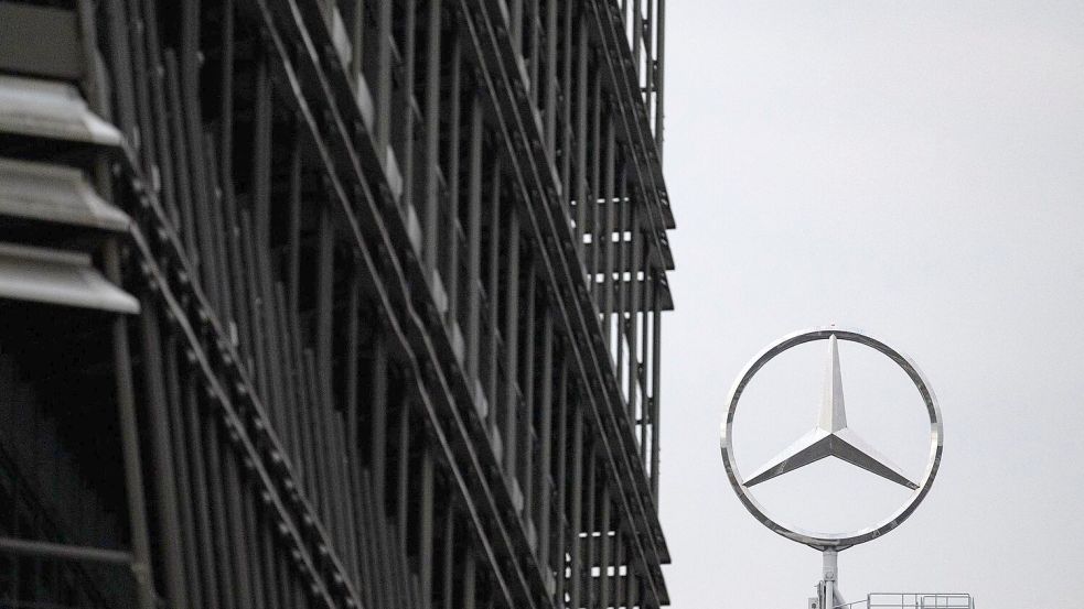 Beschäftigte von Mercedes-Benz machen mobil gegen die Sparpläne des Vorstands. (Archivbild) Foto: Marijan Murat
