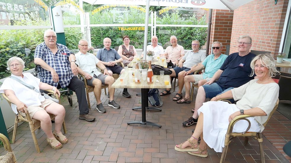 Die ehemaligen Schülerinnen und Schüler der Realschule Barßel trafen sich zum Klassentreffen wieder. Foto: Hans Passmann