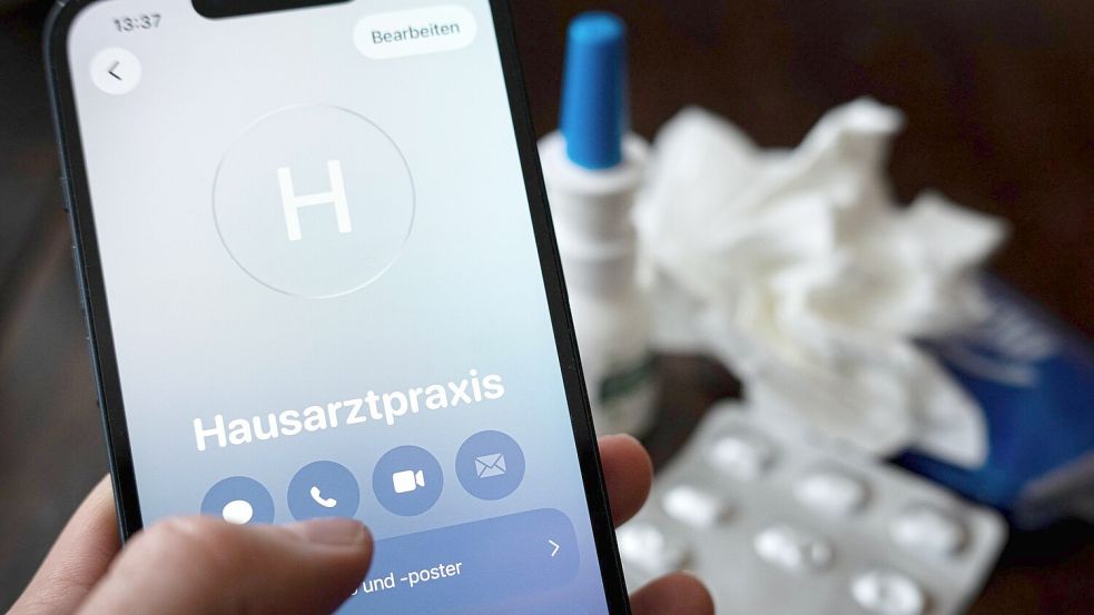 Einen Zusammenhang zwischen den hohen Krankenständen der vergangenen Jahre und der telefonischen Krankschreibung sieht Ökonom Daniel Graeber nicht. (Symbolbild) Foto: Sina Schuldt