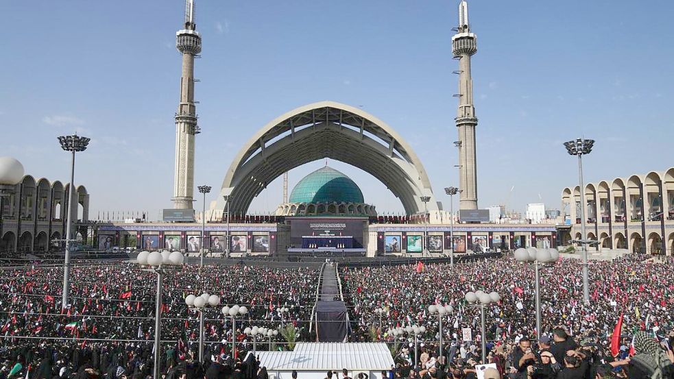 Chameneis Leichnam bleibt zunächst drei Tage in Teheran. Foto: Altaf Qadri