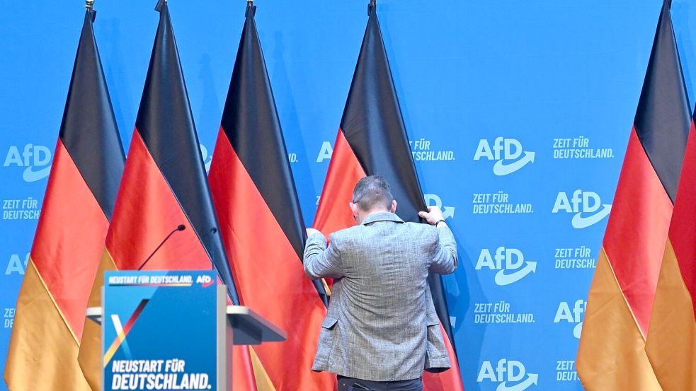 AfD-Parteitag hat trotz Blockaden pünktlich begonnen. Foto: Martin Schutt/dpa