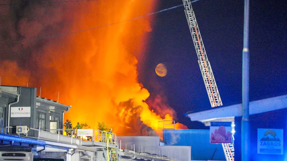 Für die Stuttgarter Feuerwehr war es einer der größten Einsätze seit Jahren. Foto: Enrique Kaczor