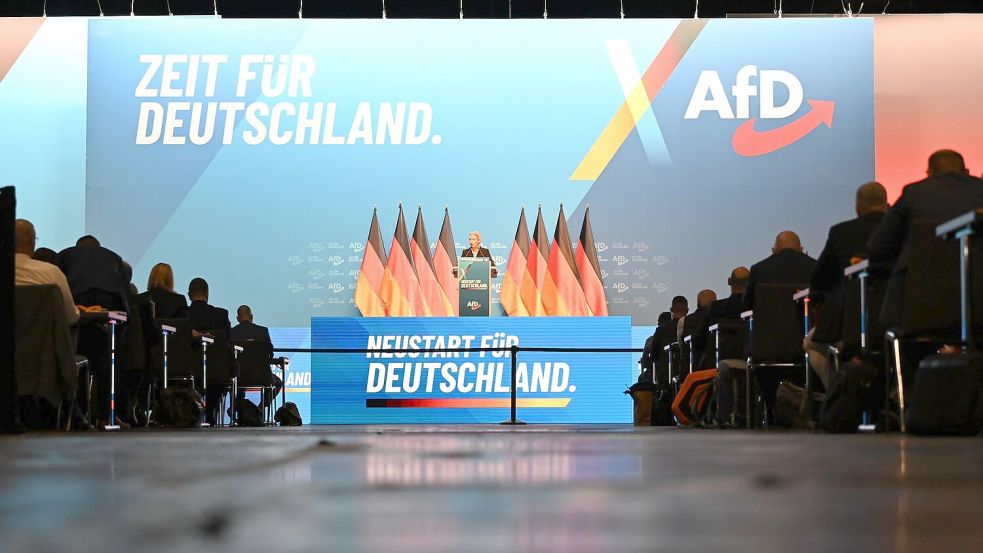 Die AfD tagt in der weiträumig abgesperrten Messe Erfurt. Foto: Katharina Kausche/dpa