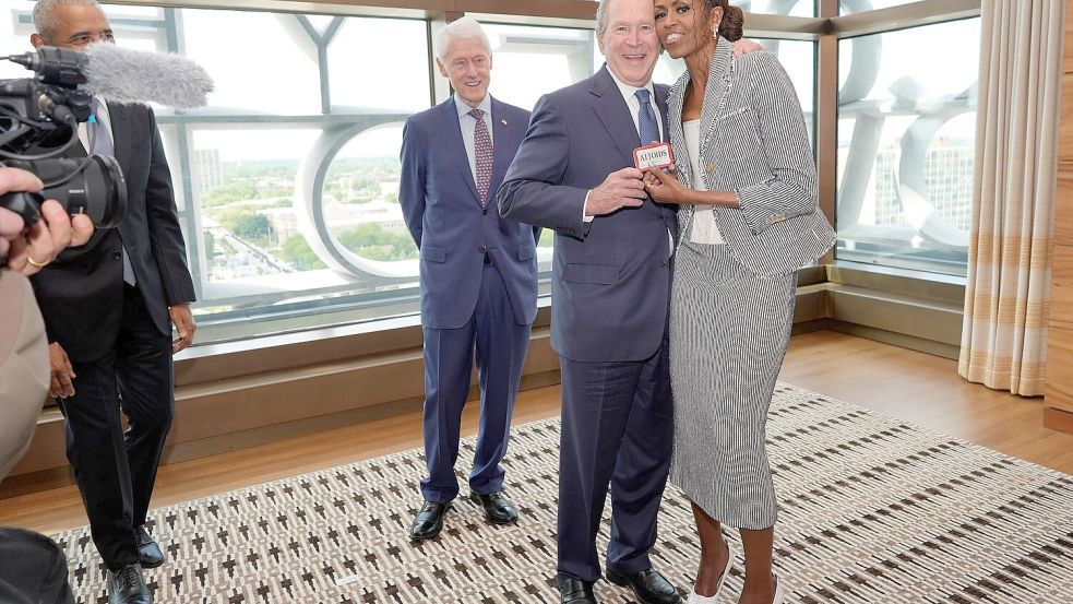 Verstehen sich: Die Obamas und die Bushs (Archivbild). Foto: Pablo Martinez Monsivais