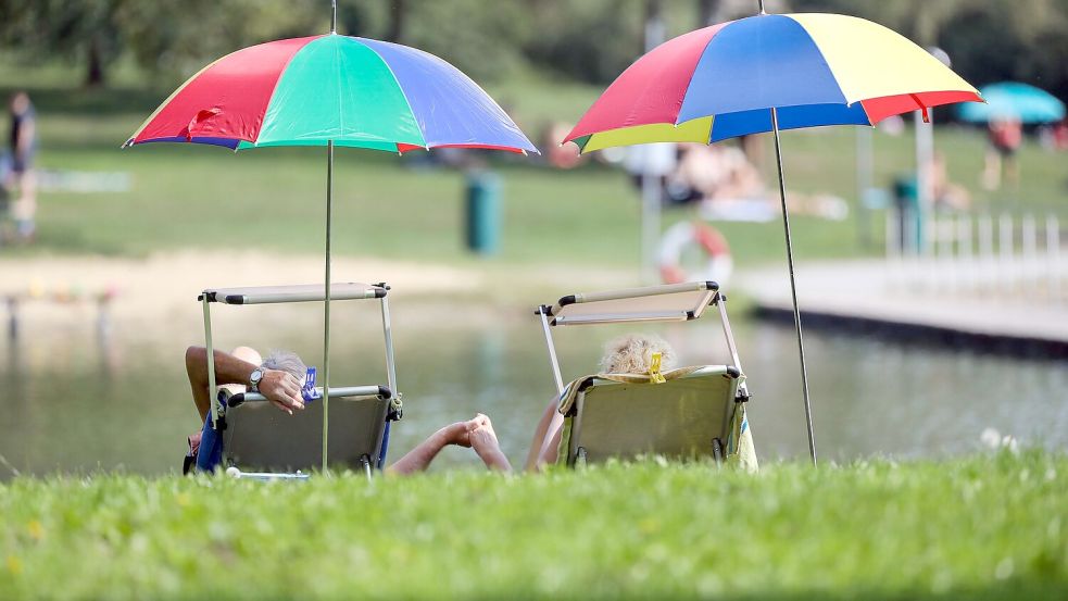 Lupenreines Badewetter - laut DWD zum Start in die neue Woche aber nur im Südwesten. (Symbolbild) Foto: Thomas Warnack/dpa