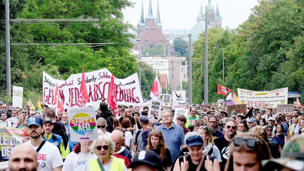 AfD-Gegner mobilisierten Zehntausende. Foto: Sebastian Willnow/dpa
